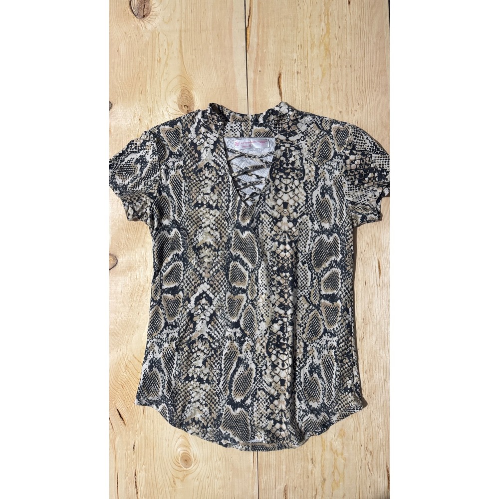 No Boundaries Snakeskinโ Print Lace Up V-Neck Short Sleeve Top Gray Tan Large